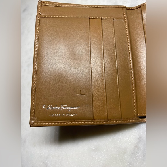 Salvatore Ferragamo Wallet - Picture 5 of 9